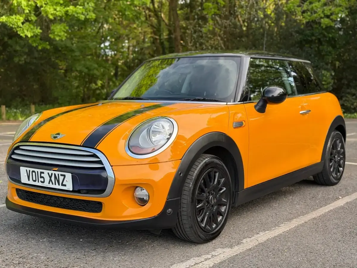 Usado Mini Cooper Hatch 2015 Naranja Utilitario