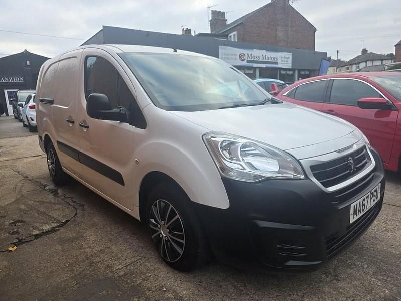 White Used 2017 Peugeot Partner S MPV | £4,995 (Fair price) - Image 1/4