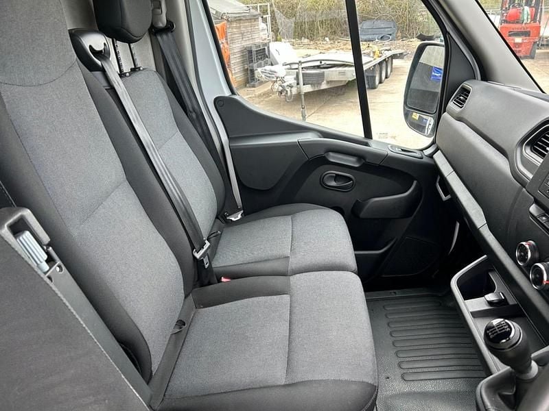 Used Renault Master Business 2022 White MPV