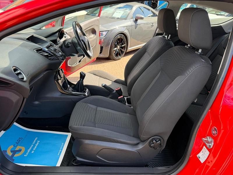 Used Ford Fiesta Zetec 82 HP (60 kW) 2013 Red Hatchback