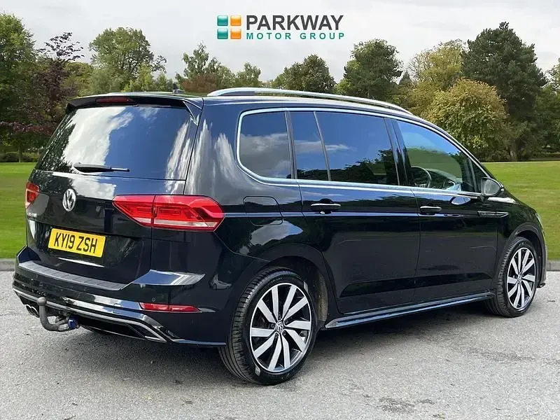 Second-hand VW Touran R-line 2019 Negru Monovolum