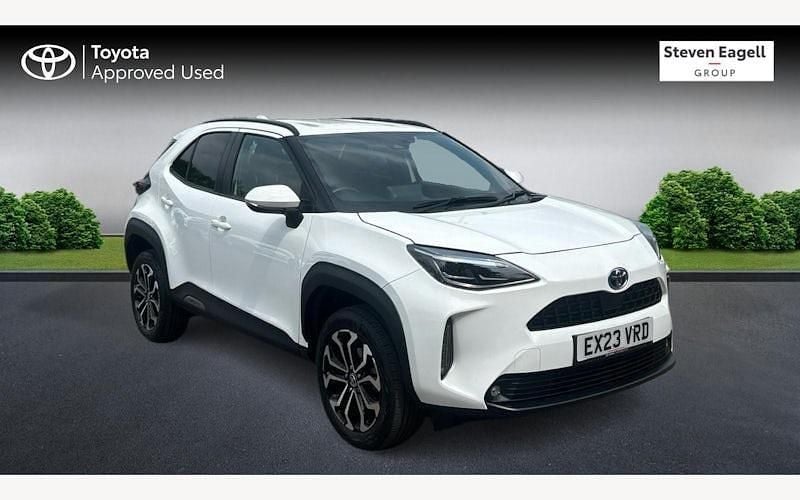 Used 2025 Toyota Yaris Hybrid Design Estate | £21,378 (Good price) - Image 1/4