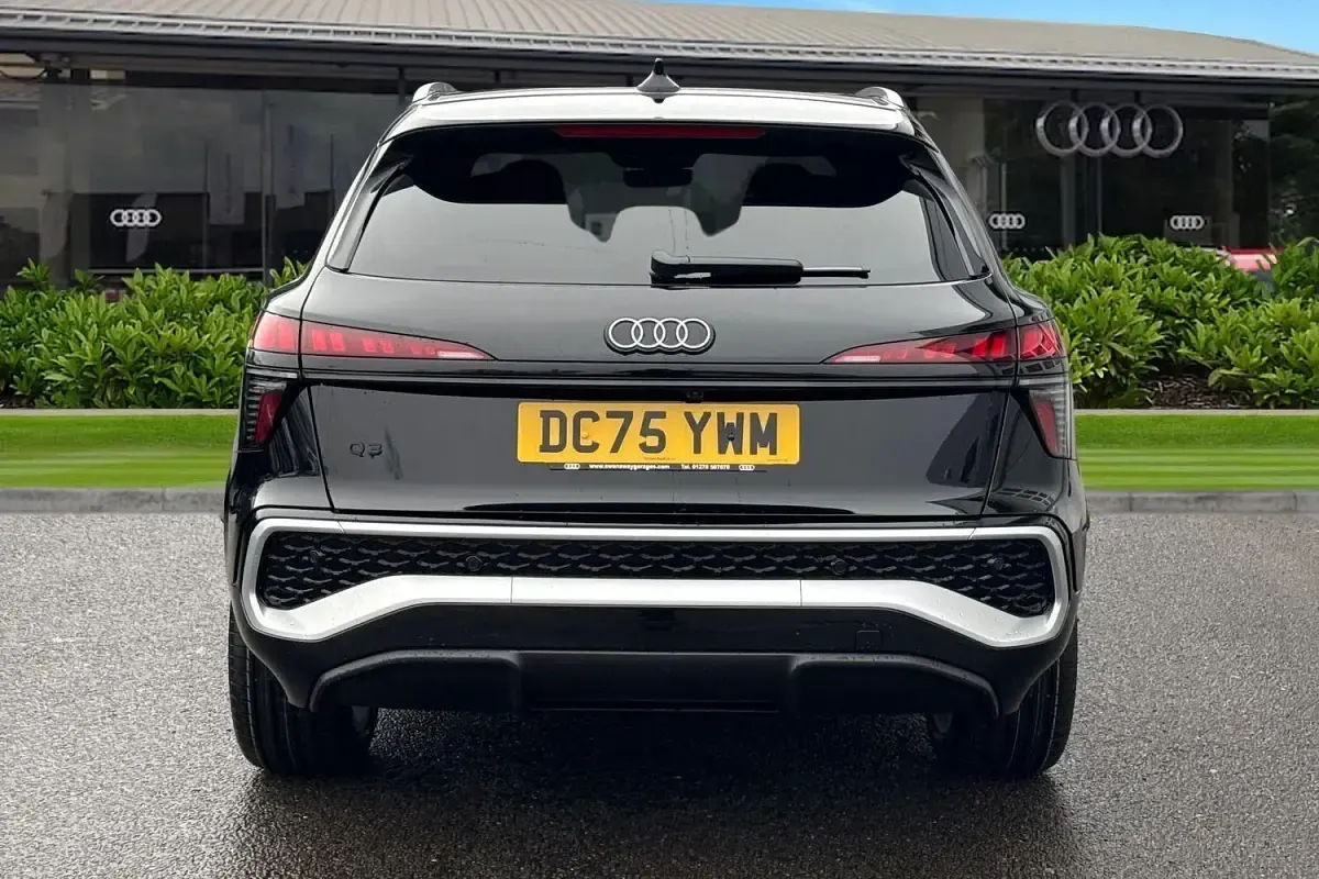 Second-hand Audi Q3 S-Line 150 CP (110 kW) 2026 Negru SUV