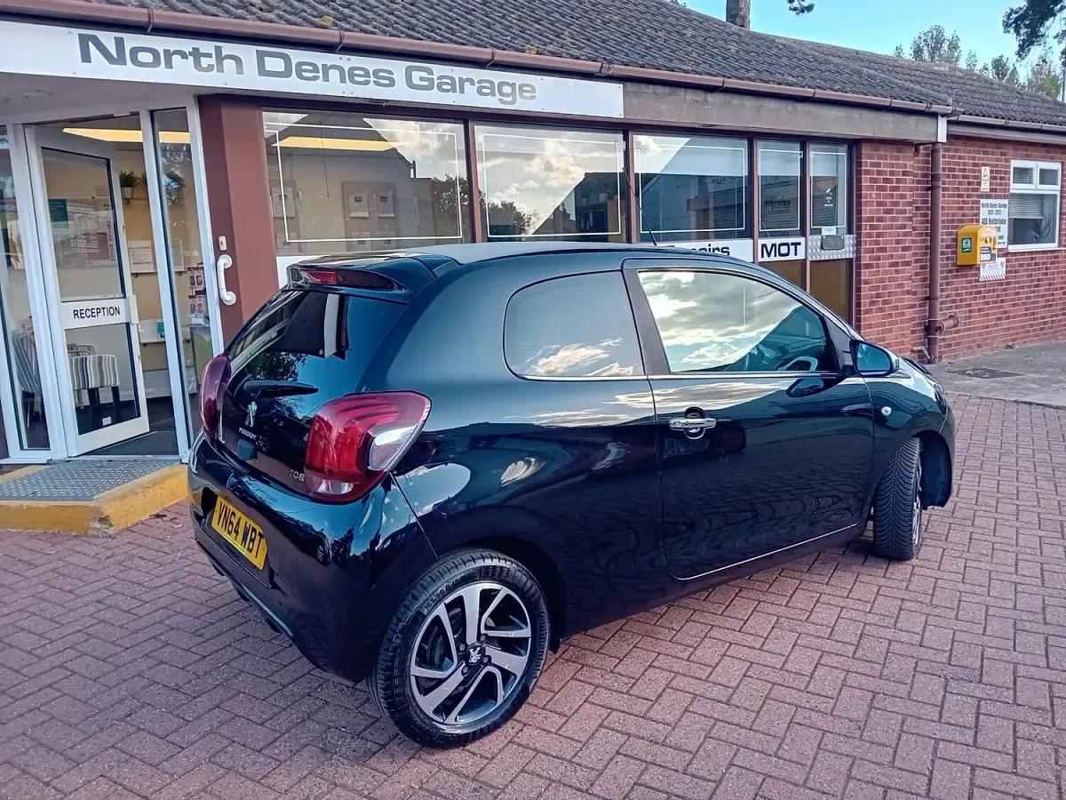 Used Peugeot 108 Allure 82 HP (60 kW) 2014 Black Hatchback