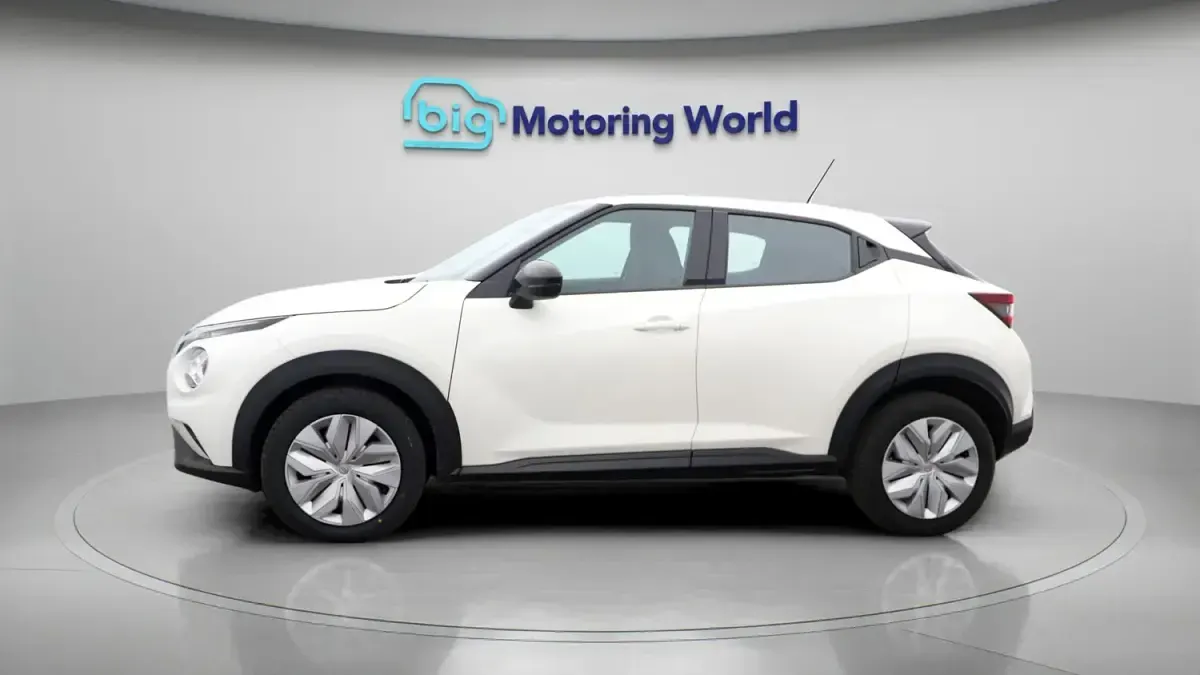 Używany Nissan Juke Acenta 114 KM (83 kW) 2023 Biały SUV