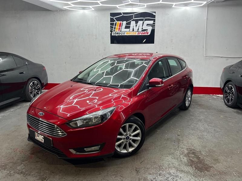 Used Ford Focus Titanium 125 HP (91 kW) 2015 Red Hatchback