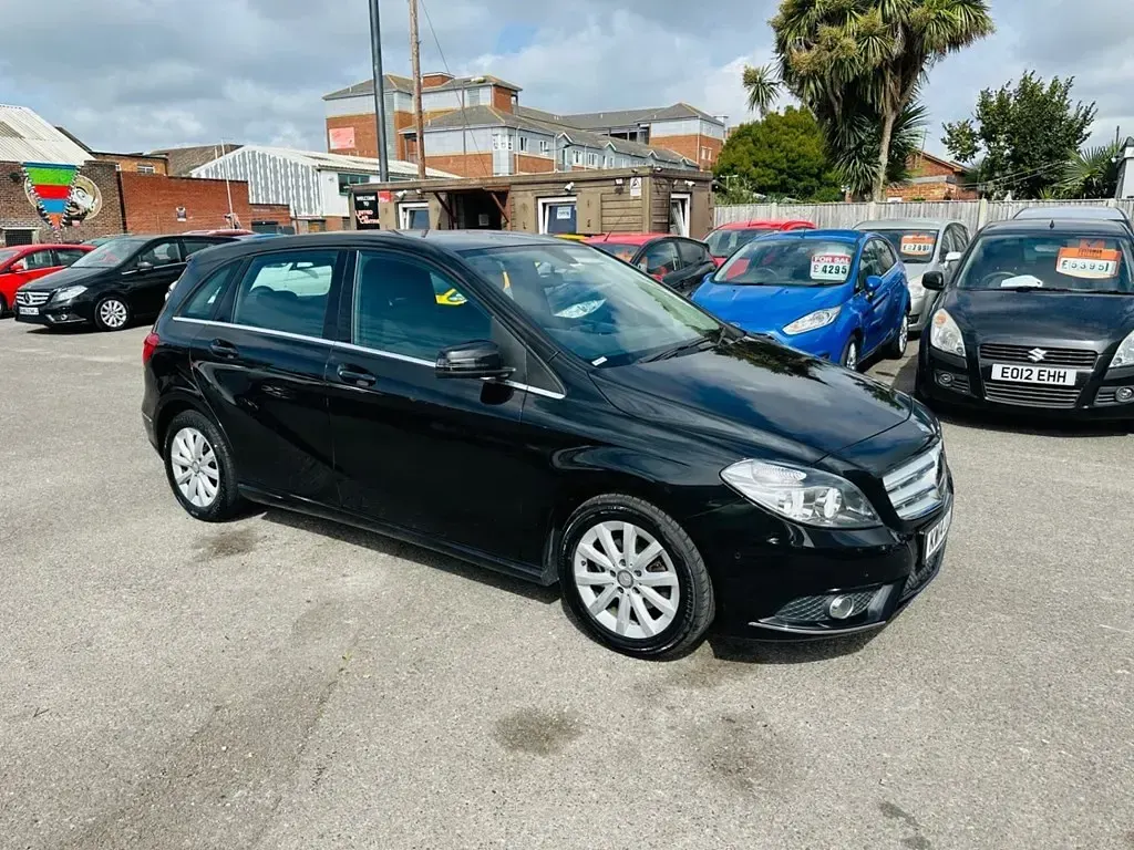 Begagnad Mercedes B180 SE 109 HK (80 kW) 2014 Svart Minibuss
