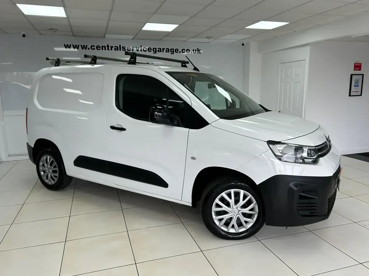 Second-hand Citroën Berlingo 100 CP (73 kW) 2022 Alb Monovolum
