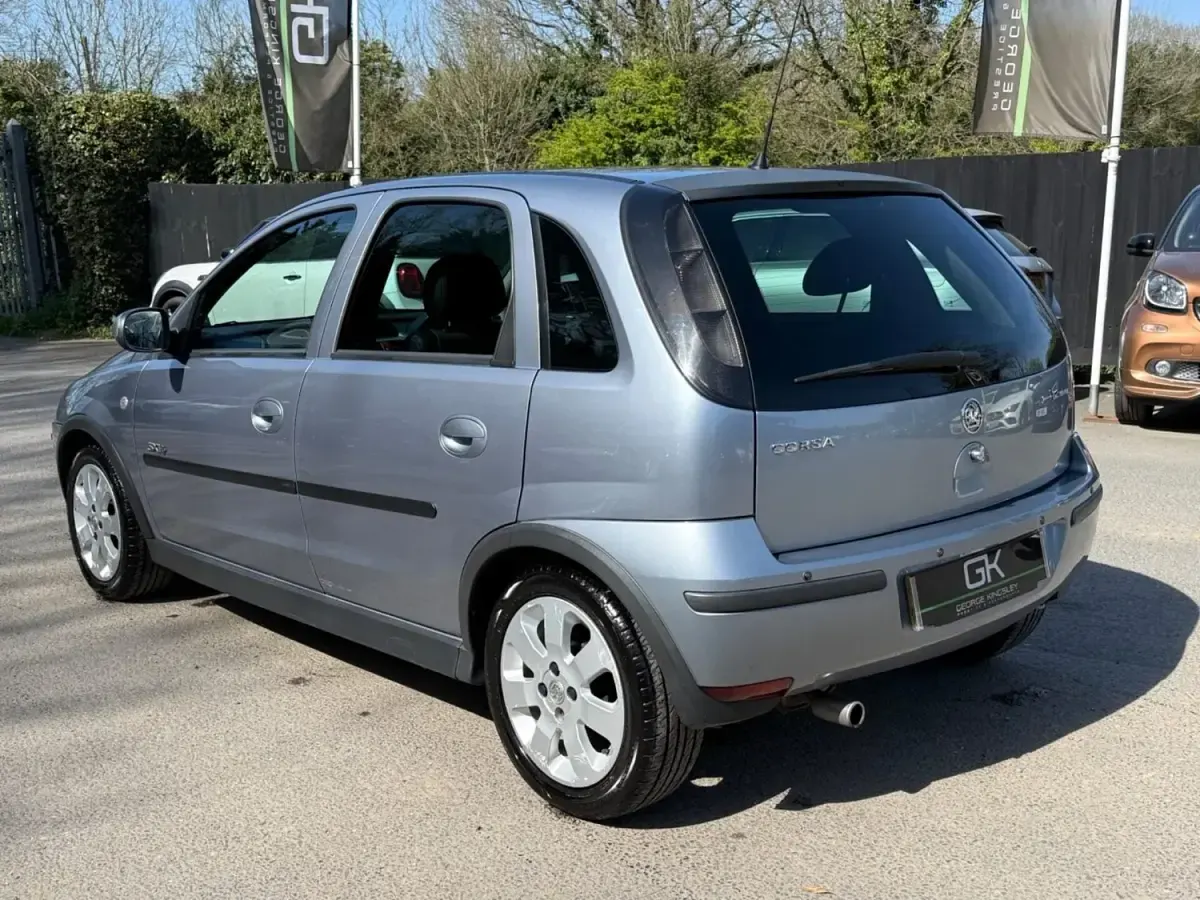 Używany Vauxhall Corsa 80 KM (58 kW) 2006 Srebrny Hatchback