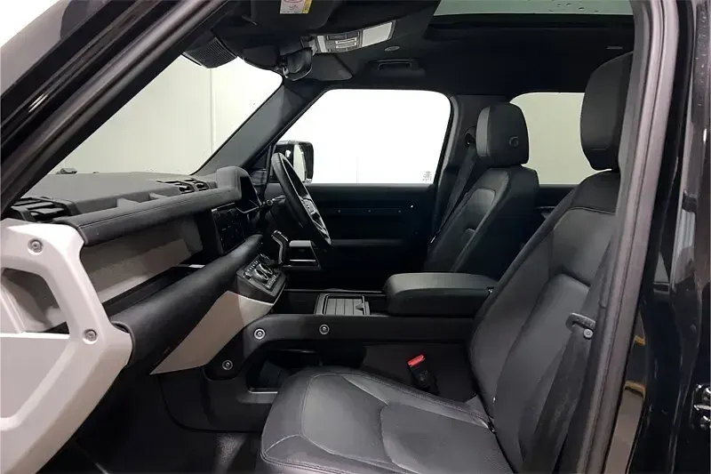 Used Land Rover Defender SE Dynamic 245 HP (180 kW) 2023 Black SUV