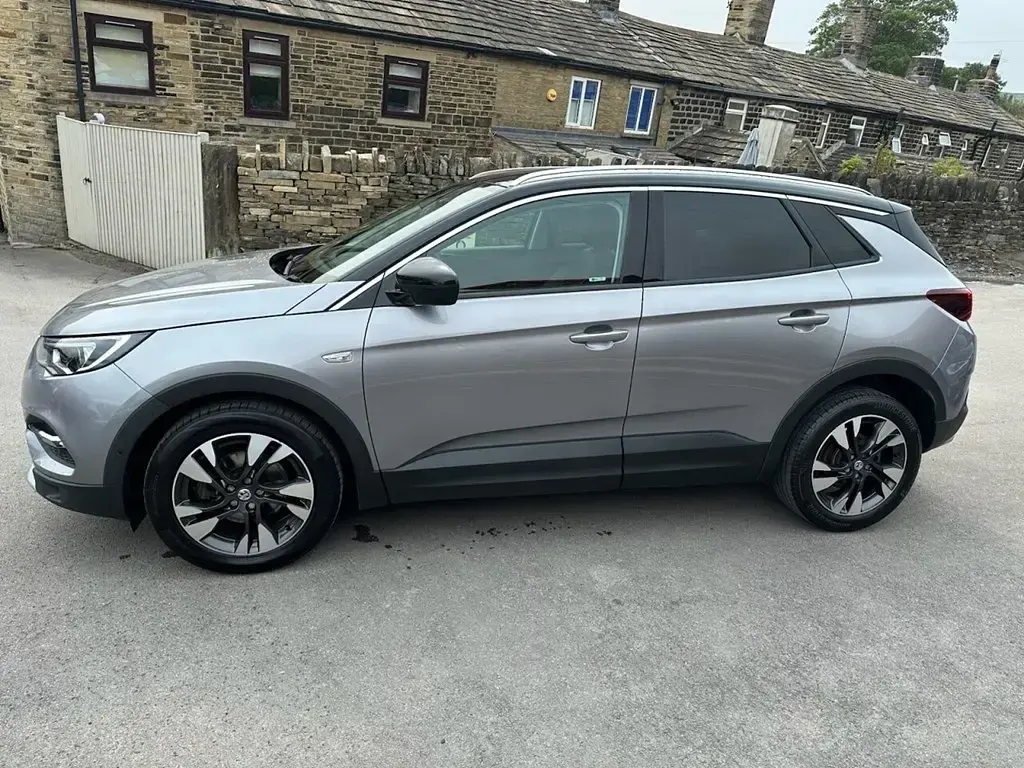 Used Vauxhall Grandland X Sport 130 HP (95 kW) 2018 Grey SUV