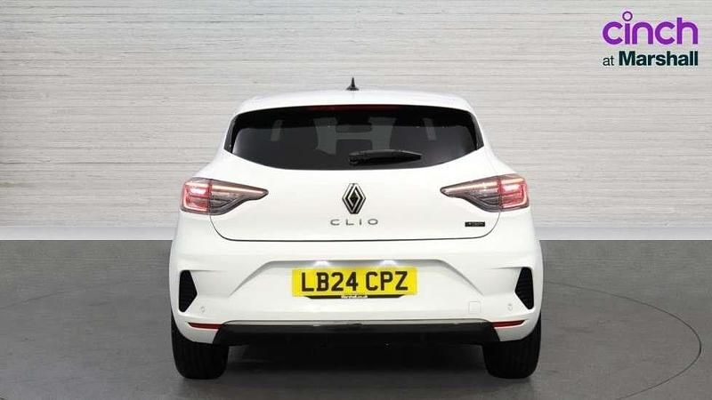 Used Renault Clio V Techno 143 HP (105 kW) 2024 White Hatchback