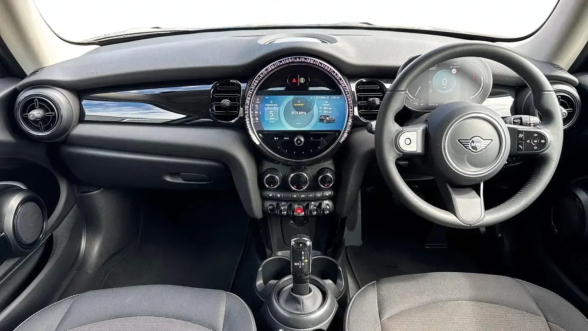 Used Mini Cooper Classic 134 HP (98 kW) 2023 Silver Hatchback