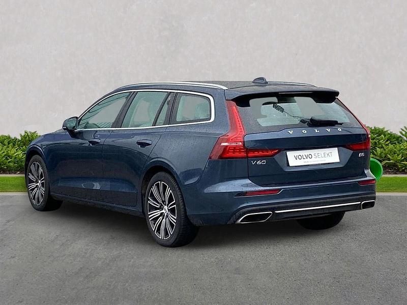 Used Volvo V60 Inscription 250 HP (183 kW) 2021 Blue Estate