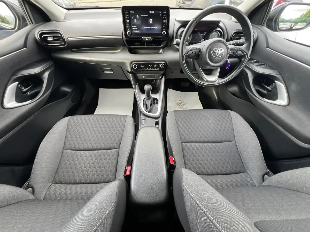 Used Toyota Yaris Hybrid Design 2023 Blue Hatchback