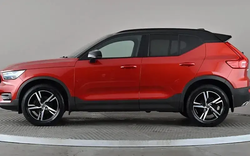 Used Volvo XC40 R-Design 156 HP (114 kW) 2018 Red SUV