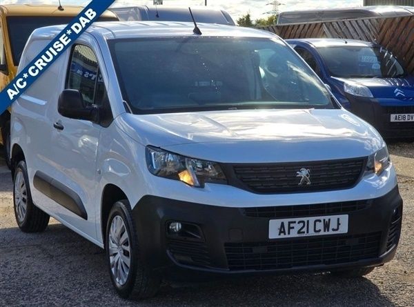 White Used 2021 Peugeot Partner MPV | £9,599 (Good price) - Image 1/1