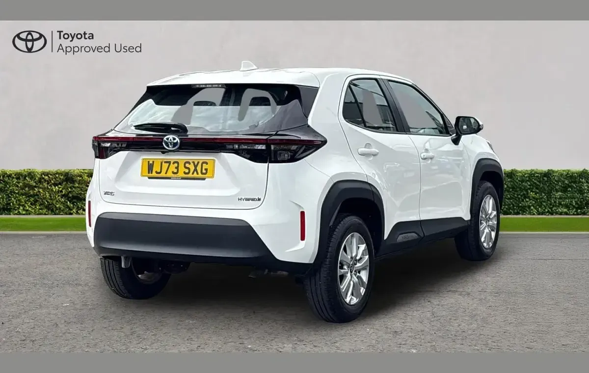 Usado Toyota Yaris Cross 113 HP (83 kW) 2023 Branco SUV