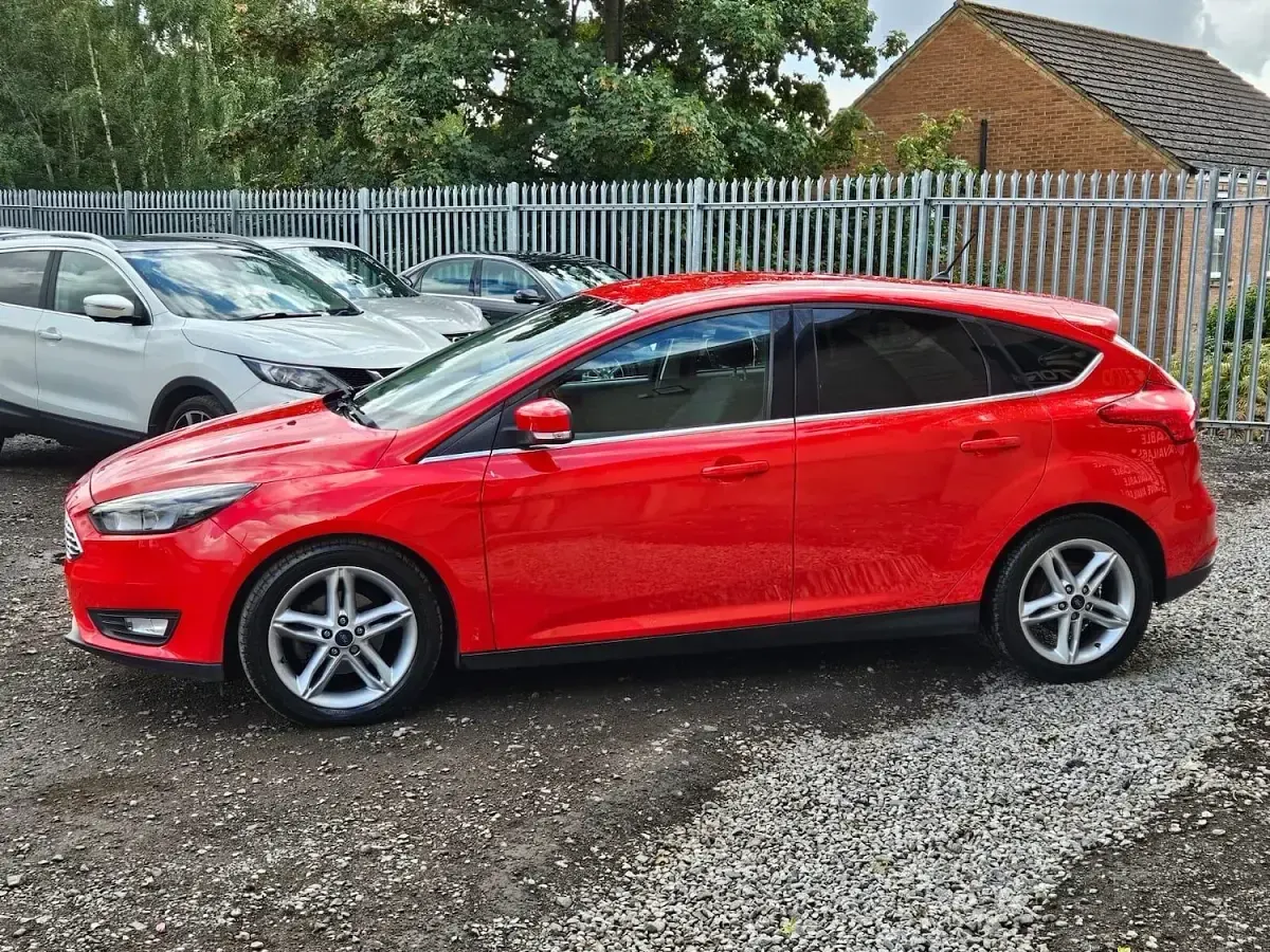 Used Ford Focus Zetec 123 HP (90 kW) 2017 Red Hatchback
