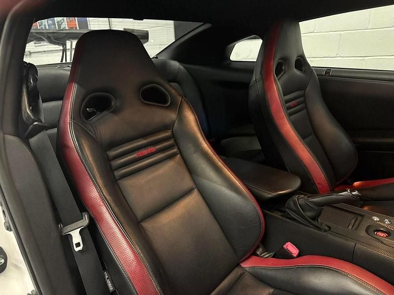 Used Nissan GT-R Premium Edition 650 HP (478 kW) 2012 White Coupe