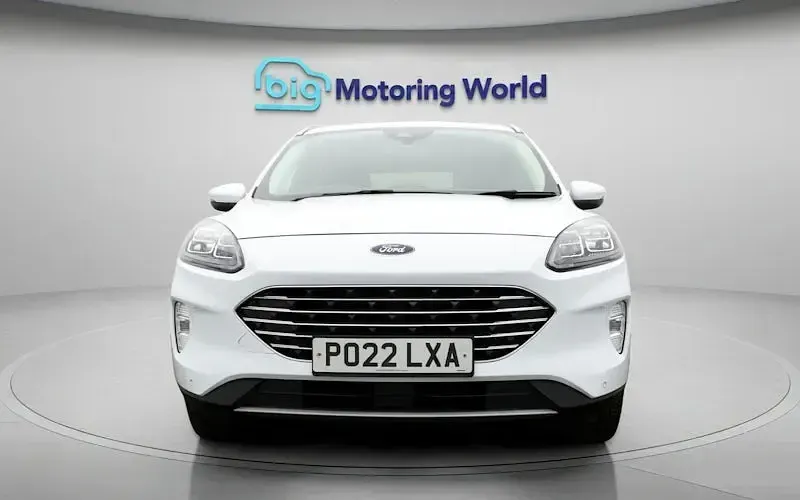 Usado Ford Kuga Titanium 190 HP (139 kW) 2021 Branco SUV