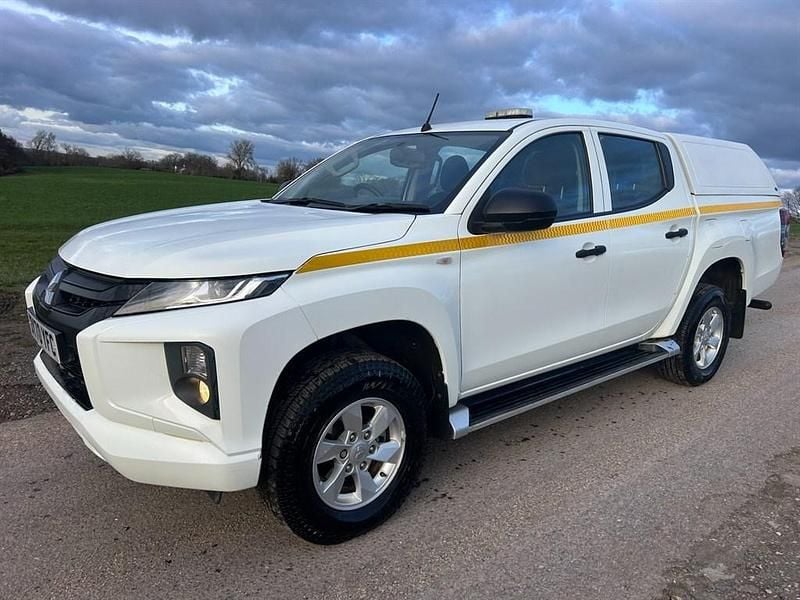 Used Mitsubishi L200 2020 White Pickup