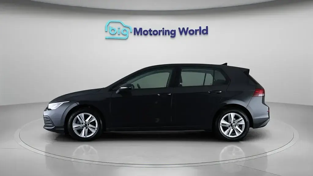 Begagnad VW Golf VIII S 150 HK (110 kW) 2023 Grå Halvkombi
