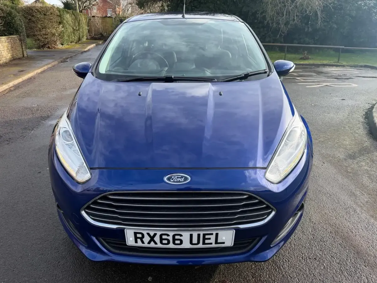 Begagnad Ford Fiesta Zetec 75 HK (55 kW) 2016 Blå Halvkombi