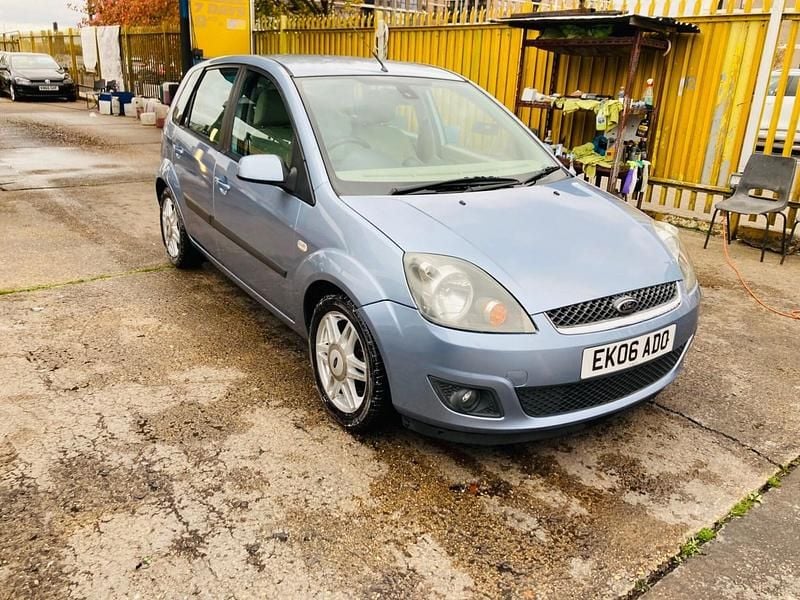 Blue Used 2006 Ford Fiesta Ghia Hatchback | £2,499 (Fair price) - Image 1/4