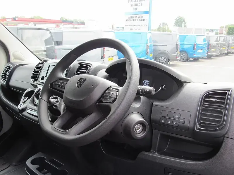 Used Peugeot Boxer 140 HP (102 kW) 2025 White Van