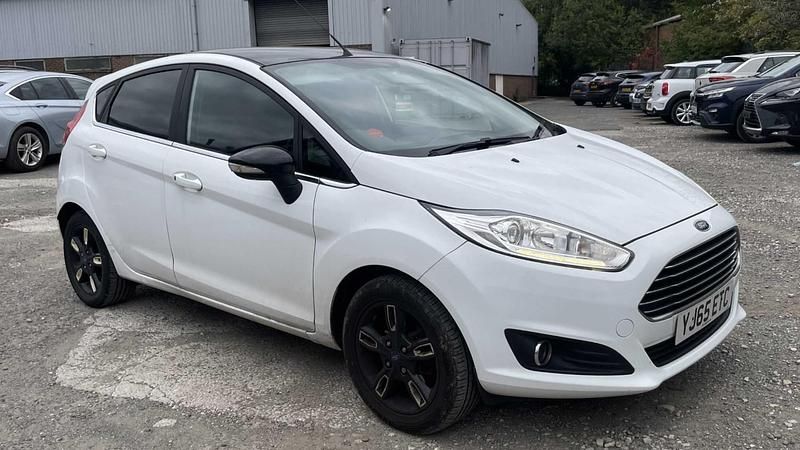 White Used 2016 Ford Fiesta Zetec Hatchback | £6,080 (Fair price) - Image 1/4