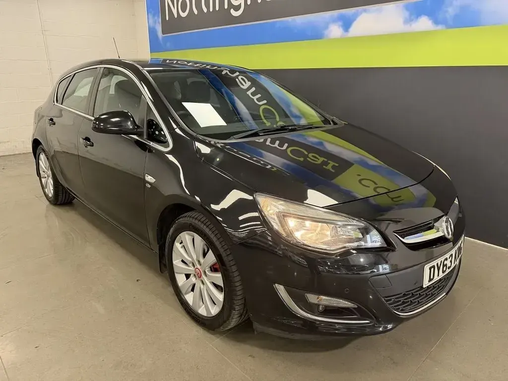 Używany Vauxhall Astra Elite 165 KM (121 kW) 2013 Czarny Hatchback