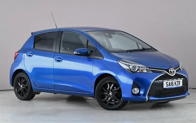 Begagnad Toyota Yaris Design 99 HK (72 kW) 2016 Halvkombi