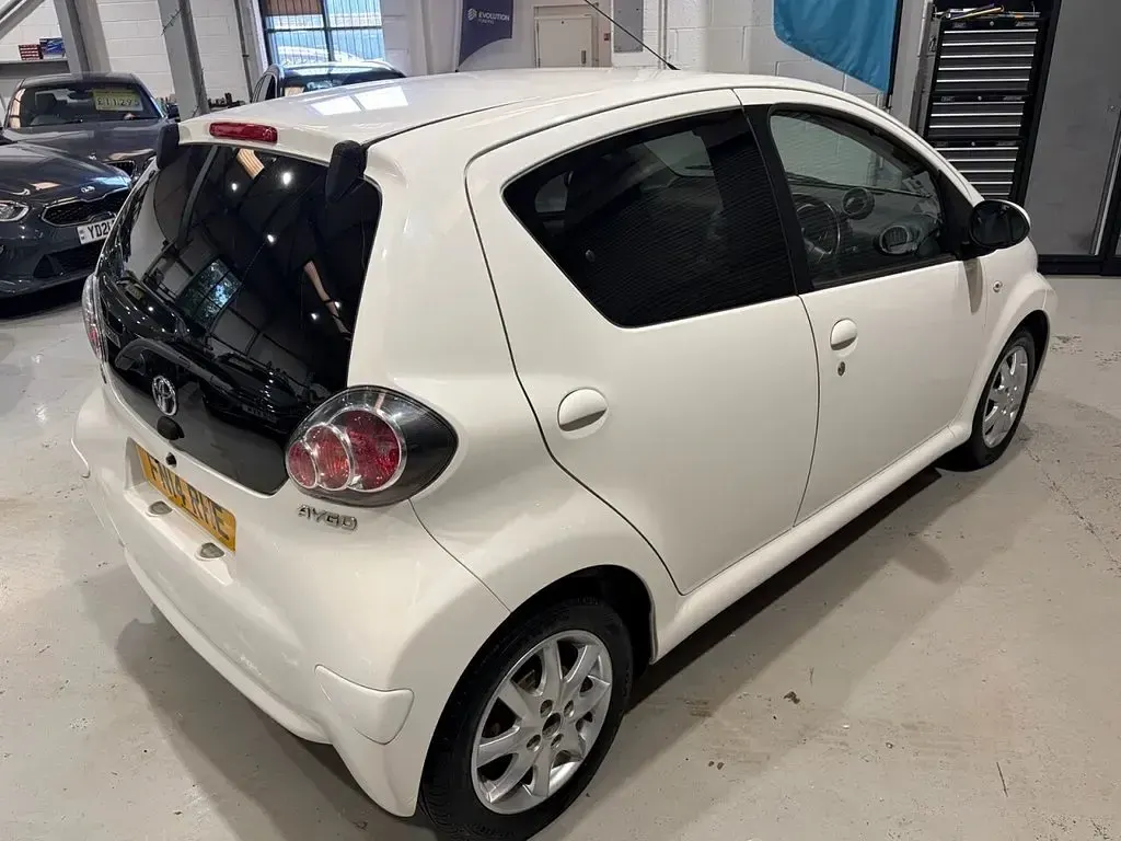 Used Toyota Aygo 2014 White Hatchback
