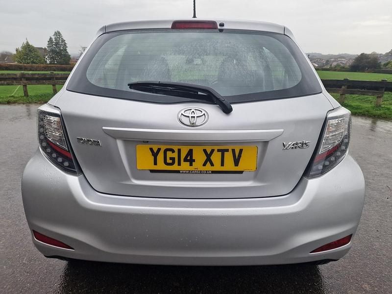 Used Toyota Yaris Plus 99 HP (72 kW) 2014 Silver Hatchback