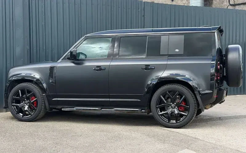 Używany Land Rover Defender First Edition 250 KM (183 kW) 2021 Czarny SUV