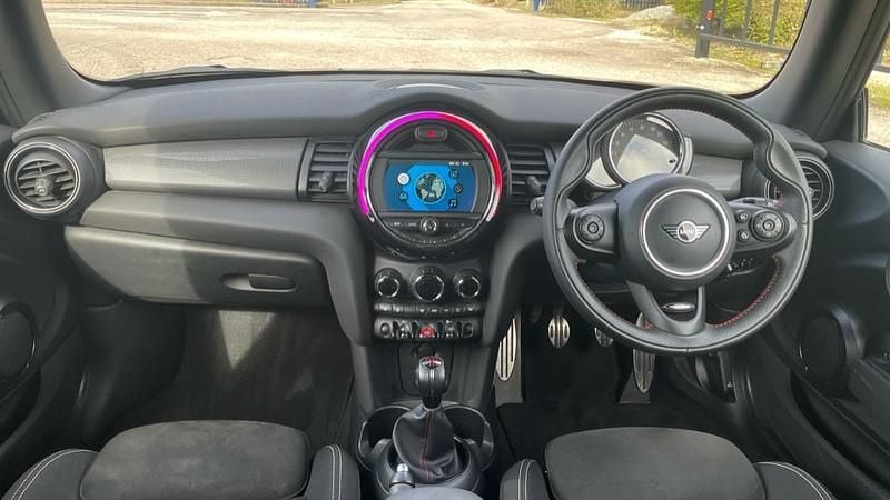 Used Mini Cooper Hatch 134 HP (98 kW) 2020 Black Hatchback