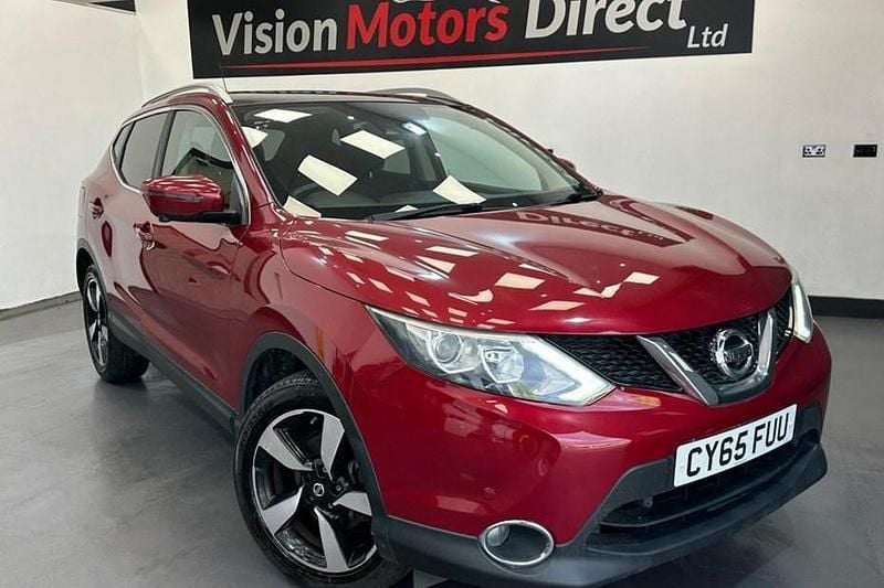 Red Used 2016 Nissan Qashqai N-Connecta SUV | £7,430 (Good price) - Image 1/1