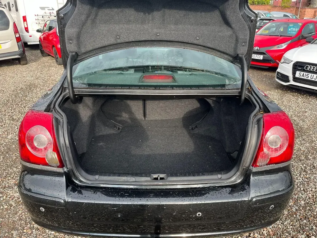 Used Toyota Avensis T1 174 HP (127 kW) 2007 Black Sedan