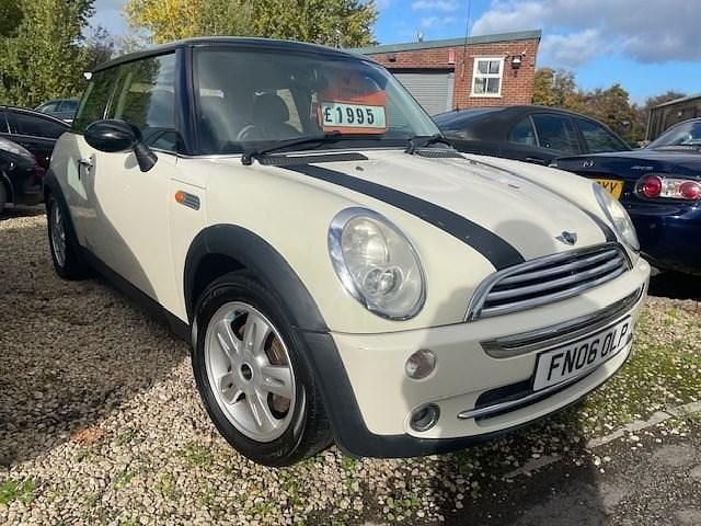 White Used 2006 Mini Cooper Hatch Hatchback | £1,995 - Image 1/4