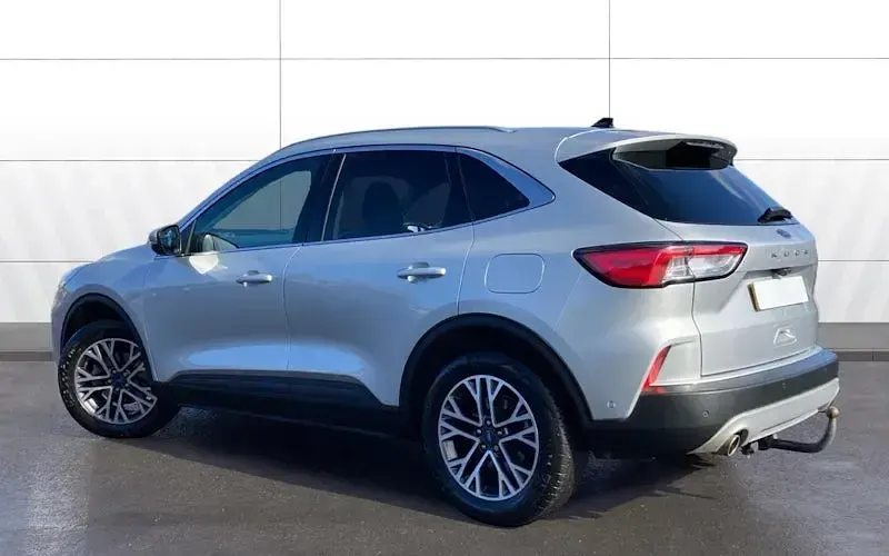 Käytetty Ford Kuga Titanium 150 HP (110 kW) 2020 Hopea Katumaasturi