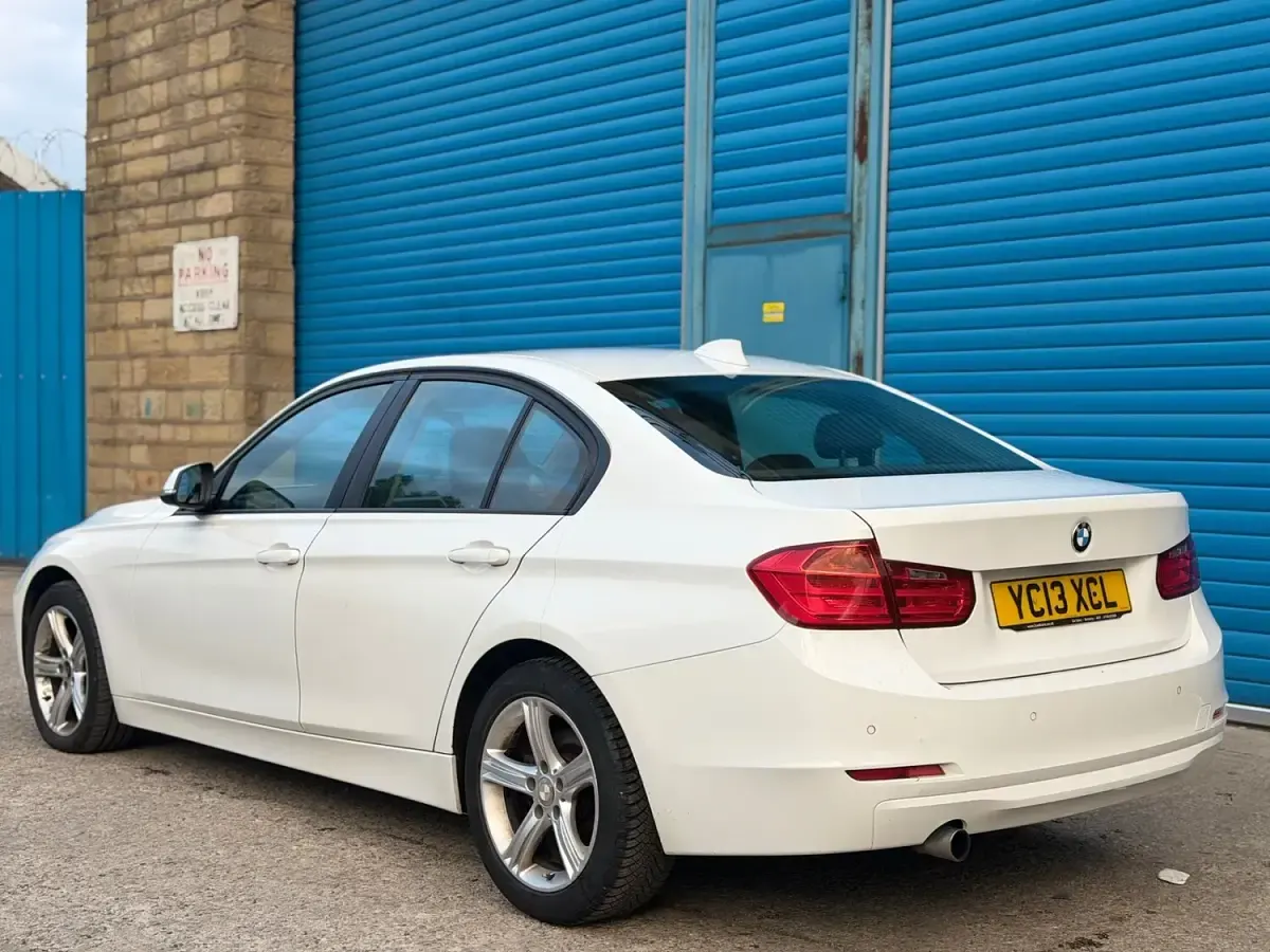 Used BMW 318 Comfort Edition 2013 White Sedan