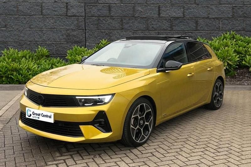 Used Vauxhall Astra Ultimate 130 HP (95 kW) 2023 Yellow/black Hatchback