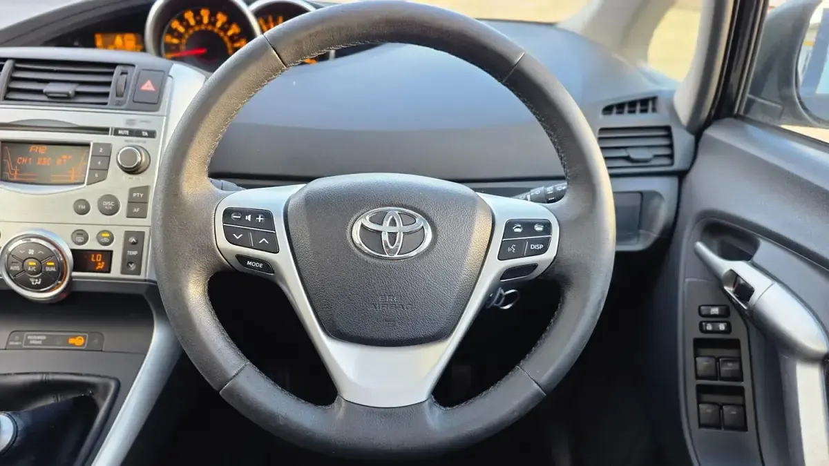 Used Toyota Verso 132 HP (97 kW) 2011 Black MPV
