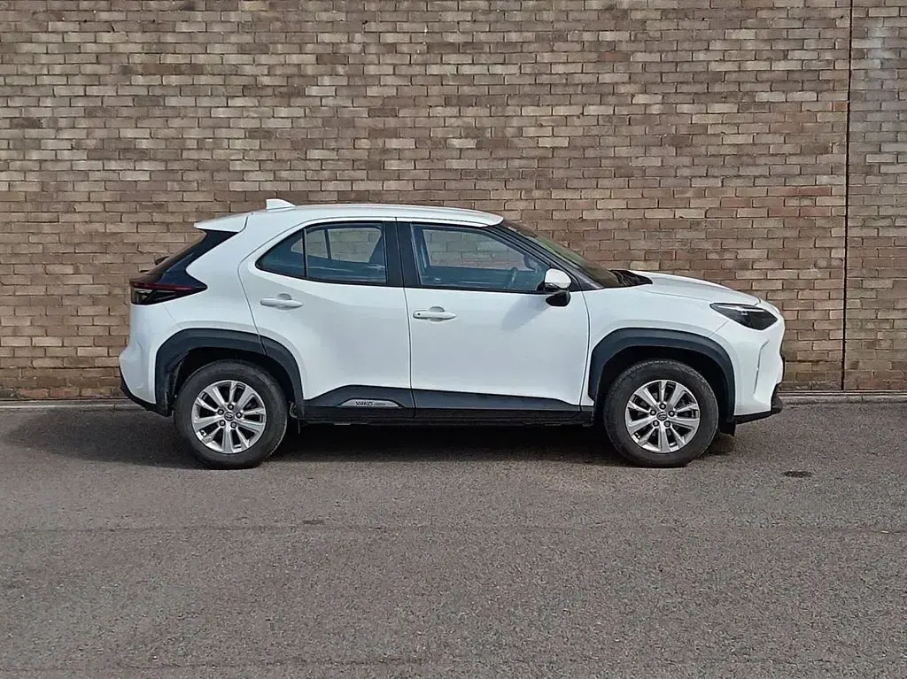 Used Toyota Yaris Hybrid 116 HP (85 kW) 2023 White Hatchback