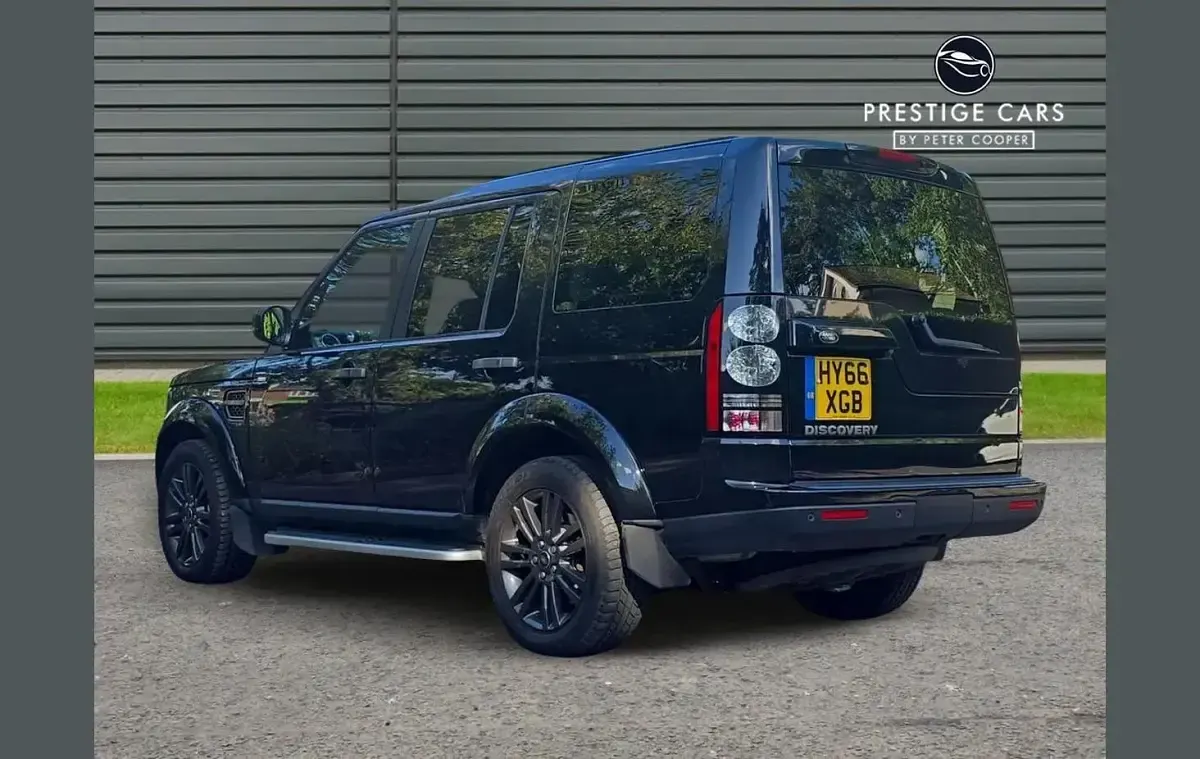 Used Land Rover Discovery Graphite 252 HP (185 kW) 2016 Black SUV