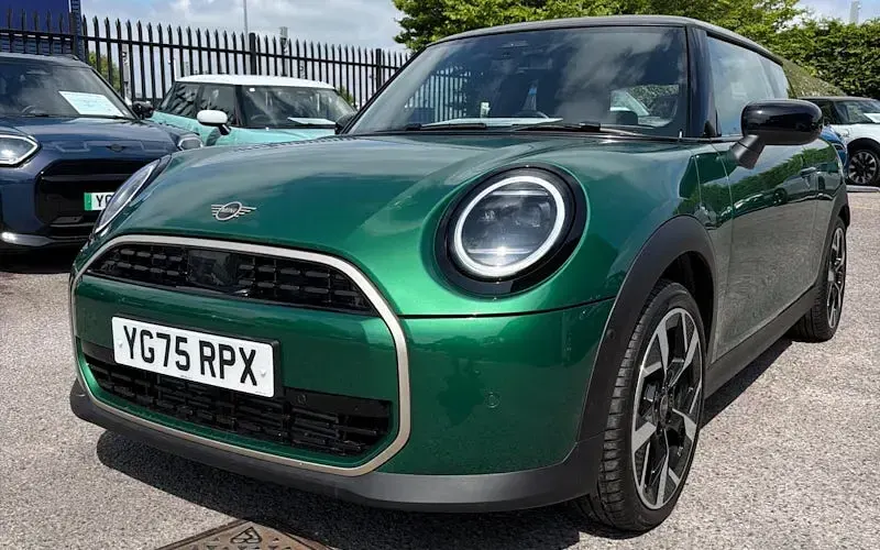 Nowe Mini Cooper Exclusive 114 kW (156 KM) 2025 Zielony Hatchback