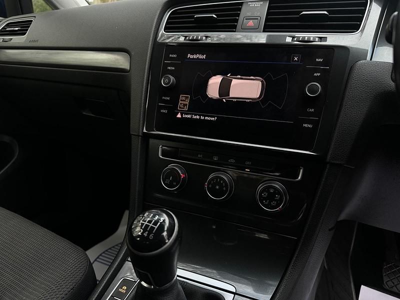 Used VW Golf VII SE 150 HP (110 kW) 2018 Blue Hatchback