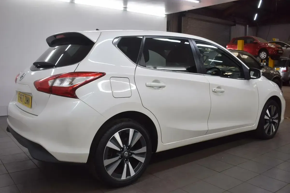 Used Nissan Pulsar N-Connecta 115 HP (84 kW) 2017 White Hatchback