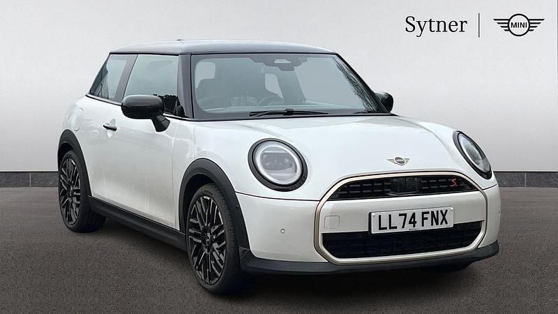White Used 2024 Mini Cooper S Hatch Hatchback | £26,000 (A bit pricey) - Image 1/4